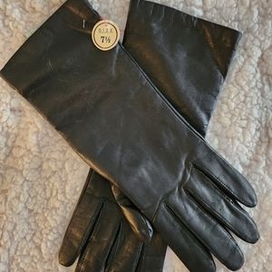 NWT Black leather and cashmere gloves